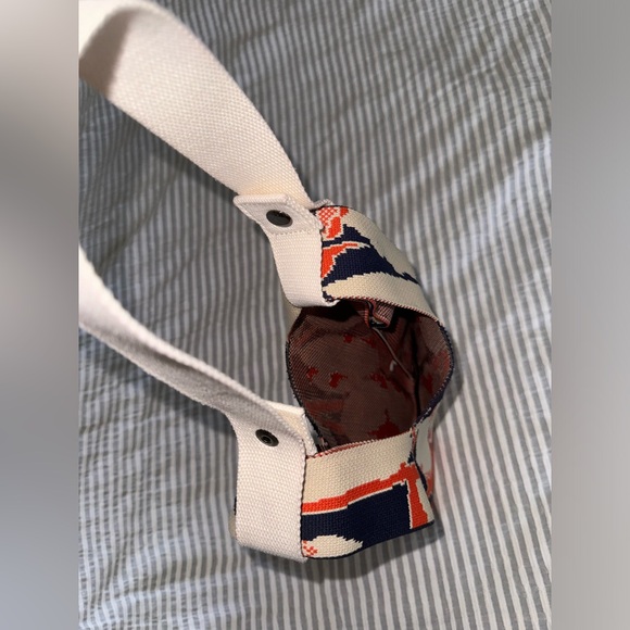 NWT- Hand Made Patterned Knitted Handbag with handle - Picture 3 of 3